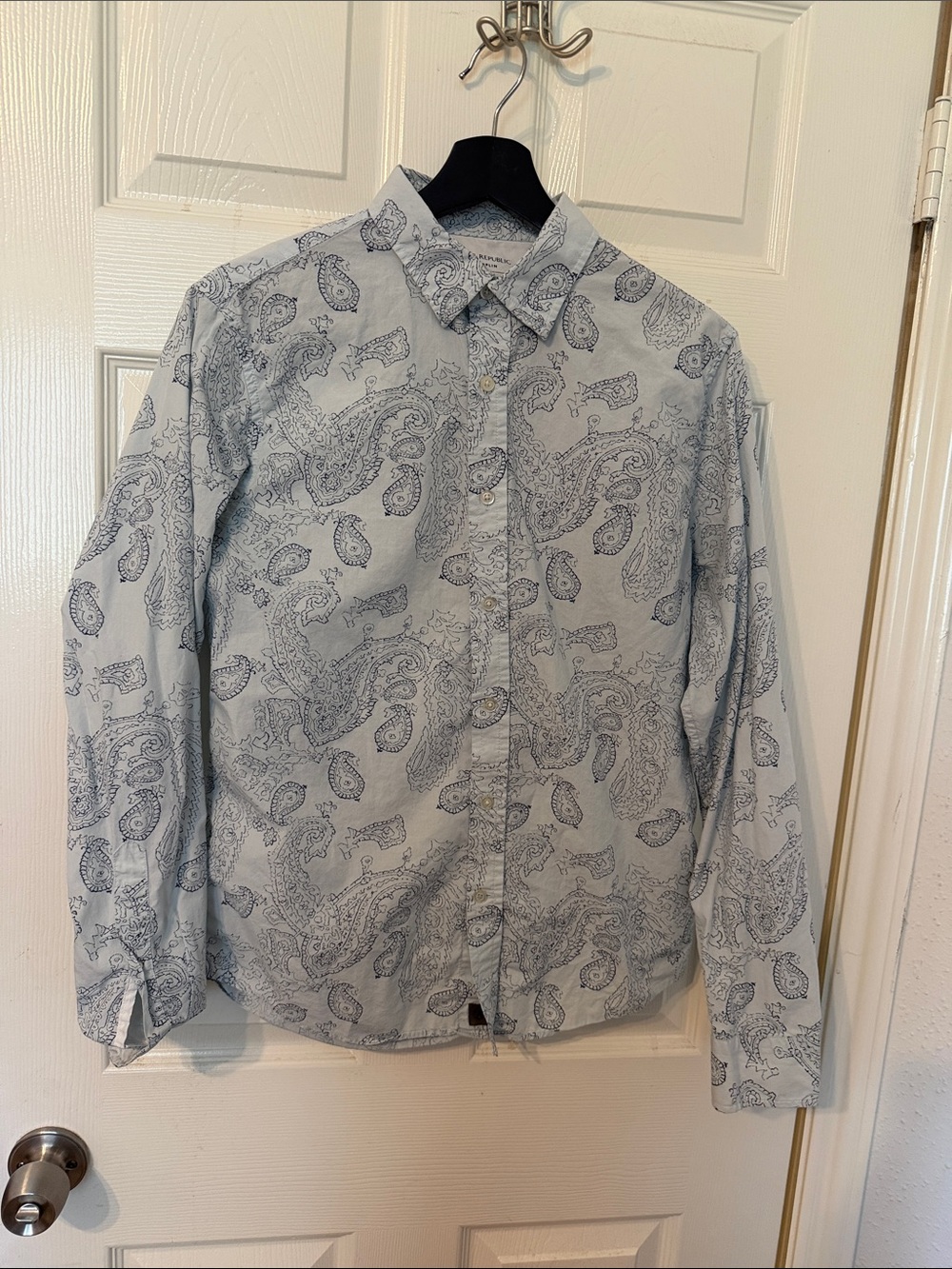 Banana Republic Light Blue Paisley Long-Sleeve Button-Down Shirt